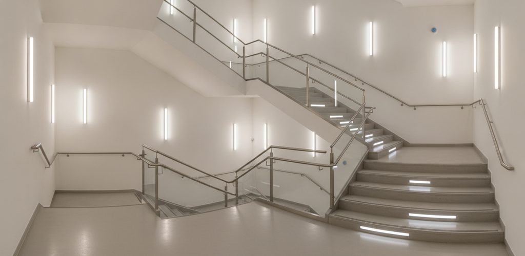 Treppenlicht auf LED umrüsten: Bewegungsmelder, Kosten, Amortisation
